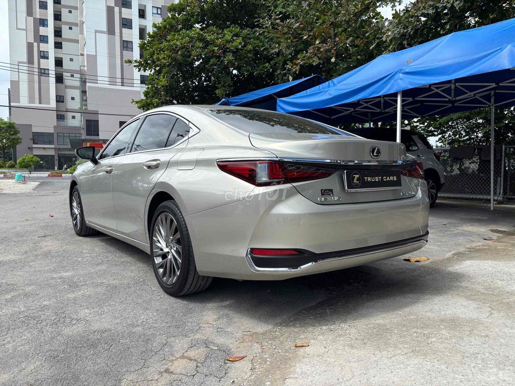 Lexus ES250 - 28000 km. Mua bán Ô tô tại Quận 8 Tp Hồ Chí Minh được đăng bởi Cửa hàng ô tô cũ TRUST CARS hình 4