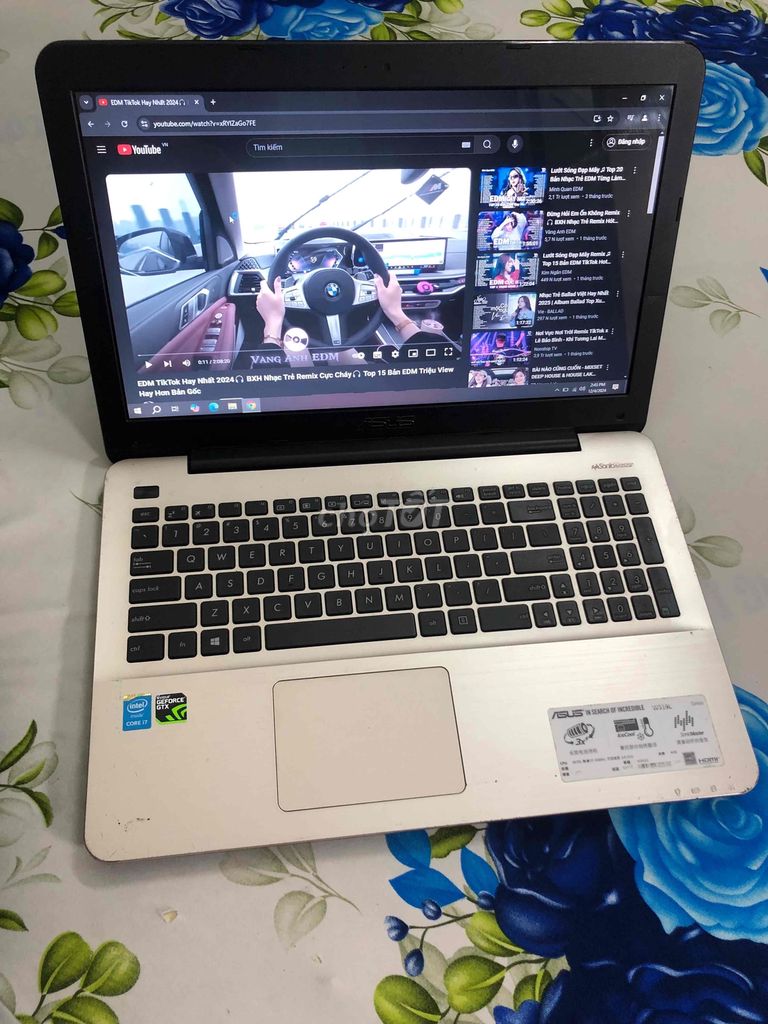 Laptop Asus i7 thế hệ 5 vga rời 2gb game mạnh