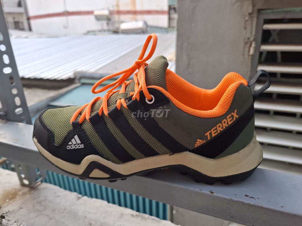 Adidas sz 36 cho bé mới 98%