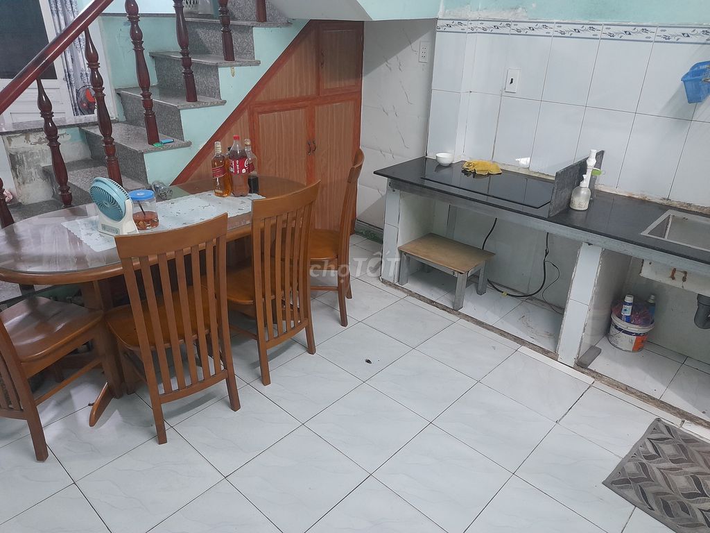 Nguyên căn 4mx12m 1 lầu sẵn nội thất và máy lạnh