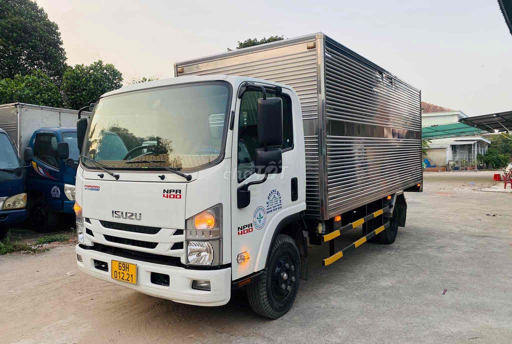 Xe lướt Isuzu NPR400 Thùng Kín Đời 2023