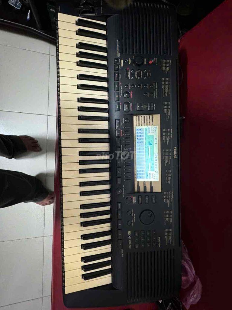 Đàn organ Yamaha PSR 730 rất đẹp mới zin xài tốt