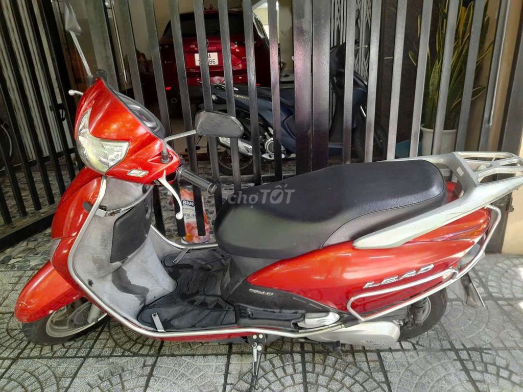 Honda Lead 2024 Красный скутер