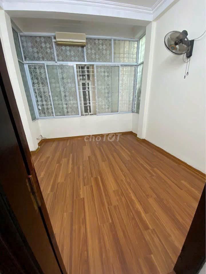 Дом в аренду 20 м2 x 4 этажа, 3 спальни, Хай Ба Трунг, Ханой