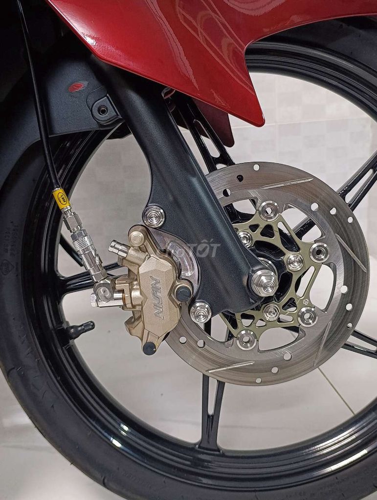 Yamaha Exciter 5s, красный, механическая коробка передач