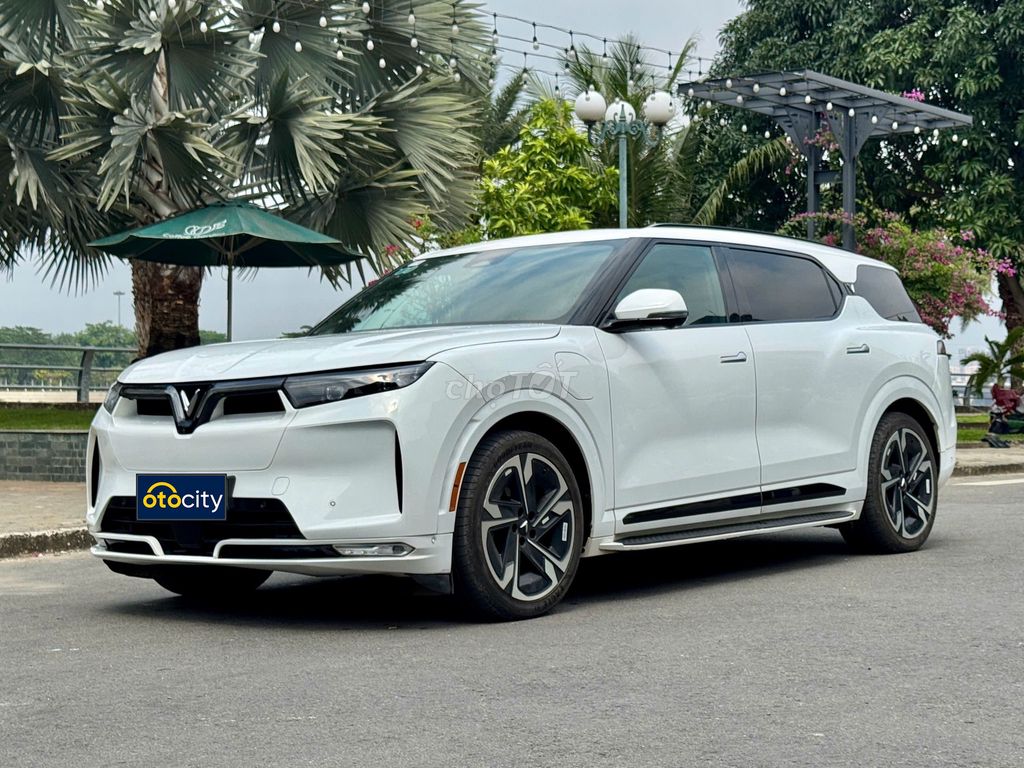 VF9 Plus 2023 - Màu trắng - 2v5km - Thuê pin (SDI). Mua bán Ô tô tại Thành phố Thủ Đức Tp Hồ Chí Minh được đăng bởi OTOCITY hình 1