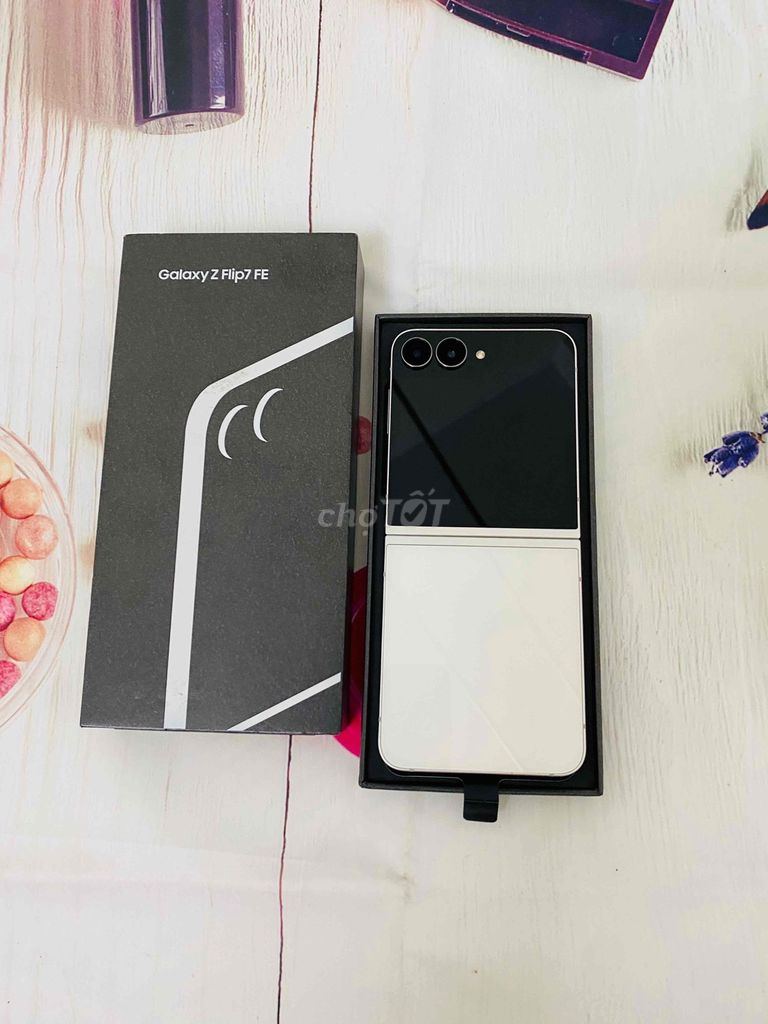 Samsung Galaxy Z Flip7 FE Trắng Như mới. Mua bán Điện thoại tại Quận Cẩm Lệ Đà Nẵng được đăng bởi Chuyên Hàng Công Ty hình 1