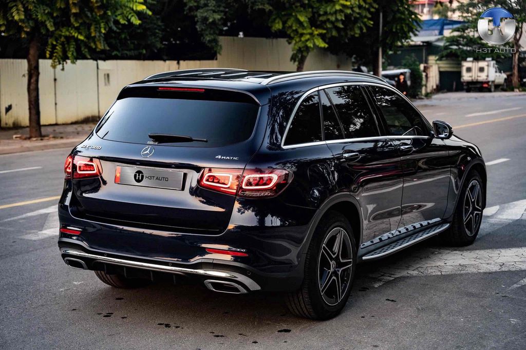 Mercedes Benz GLC300 Model 2022 giá êm. Mua bán Ô tô tại Quận Long Biên Hà Nội được đăng bởi H3T Auto Việt Nam hình 1