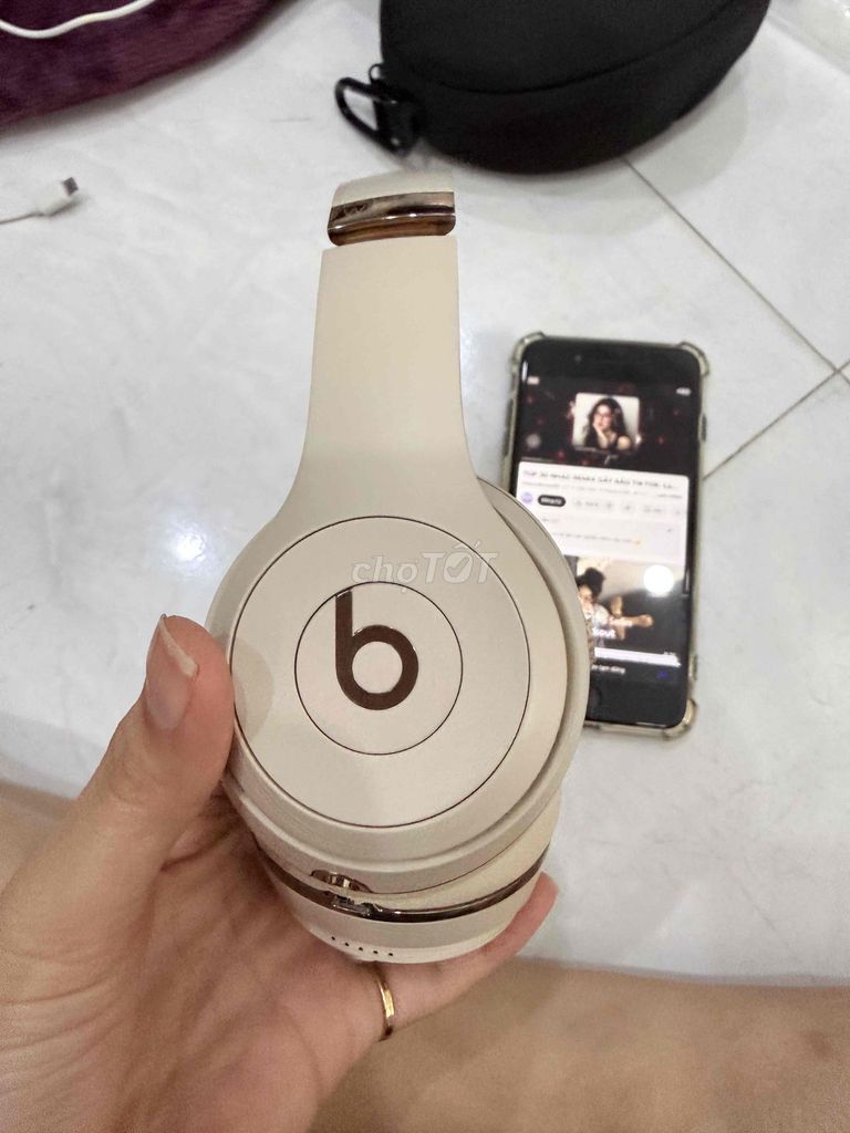 Cần pass 2 tai nghe Beats Solo 3 Kem. Mua bán Tivi, Âm thanh tại Quận 8 Tp Hồ Chí Minh được đăng bởi Chibi Py hình 1
