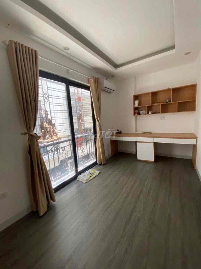 cho thuê cả nhà 4 tầng 4 ngủ. khách bếp . điện nước giá nhà nước