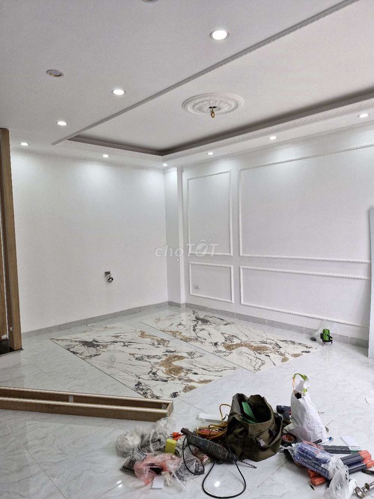 Bán nhà full nội thất (3 tầng 40m2) gần trường học,chợ trung tâm