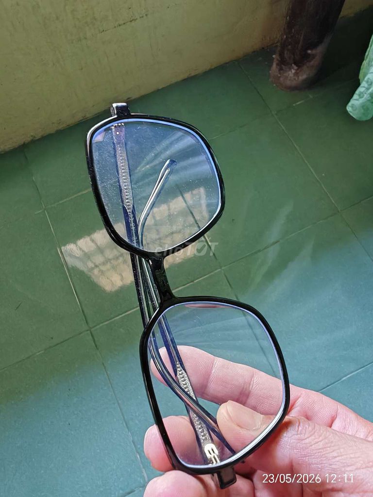 Kính râm Prada Unisex Đen còn mới. Mua bán Phụ kiện thời trang khác tại Thành phố Huế Thừa Thiên Huế được đăng bởi hải hình 1