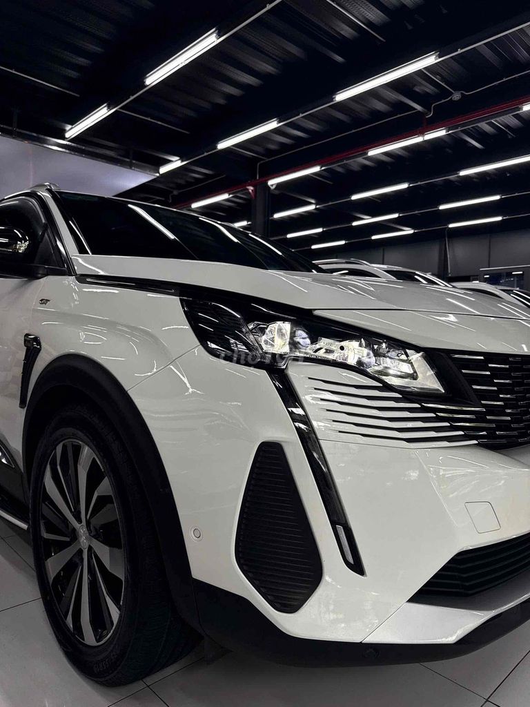 Peugeot 5008 GT 2024 7 мест белый автомат 30000 км