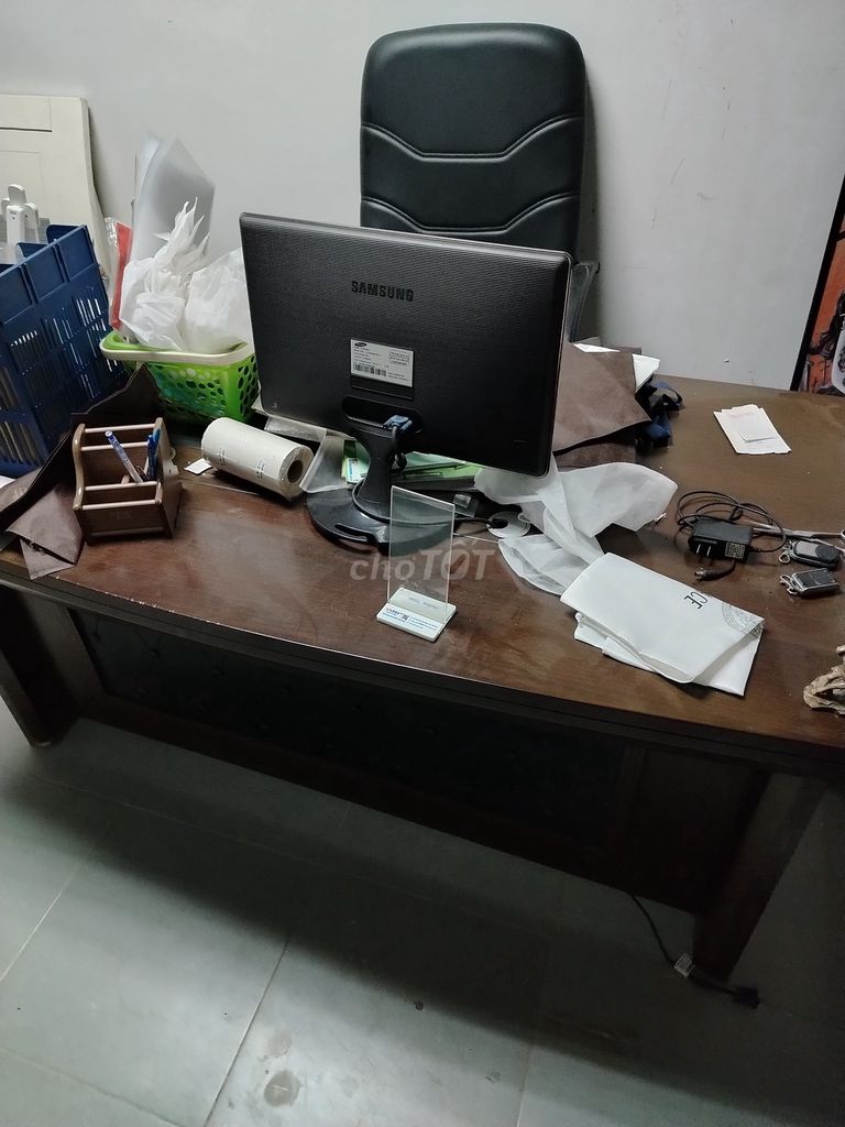 Bàn làm việc Gỗ Nâu kèm Ghế Q5. Mua bán Bàn ghế tại Quận 5 Tp Hồ Chí Minh được đăng bởi Xiem Ngo Van hình 1