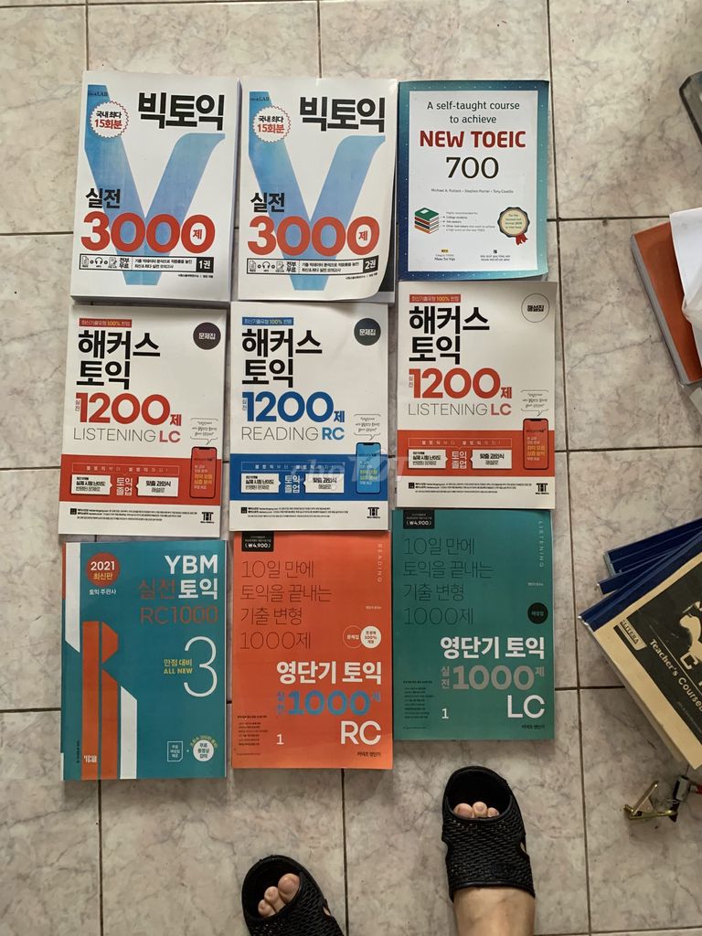 Sách luyện thi TOEIC nhiều tác giả. Mua bán Sách tại Thành phố Huế Thừa Thiên Huế được đăng bởi Nguyễn Hữu Khoa hình 1