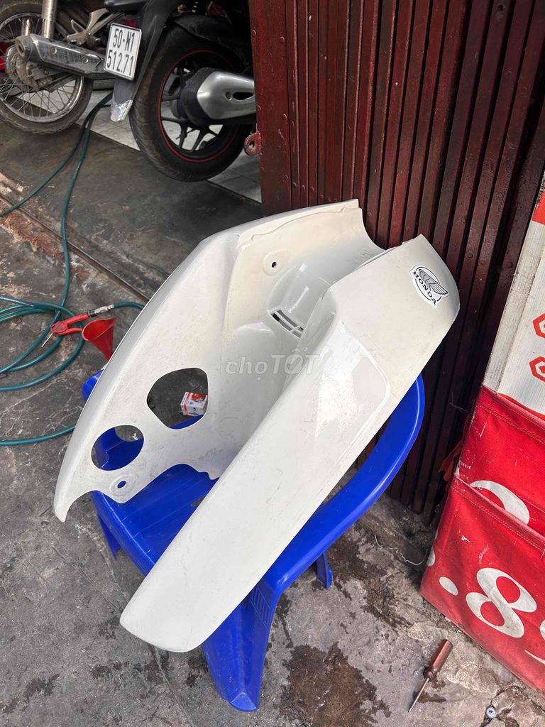 Bửng Honda Cup màu Trắng Mới. Mua bán Phụ tùng xe tại Quận Tân Phú Tp Hồ Chí Minh được đăng bởi Phúc Bảo hình 4