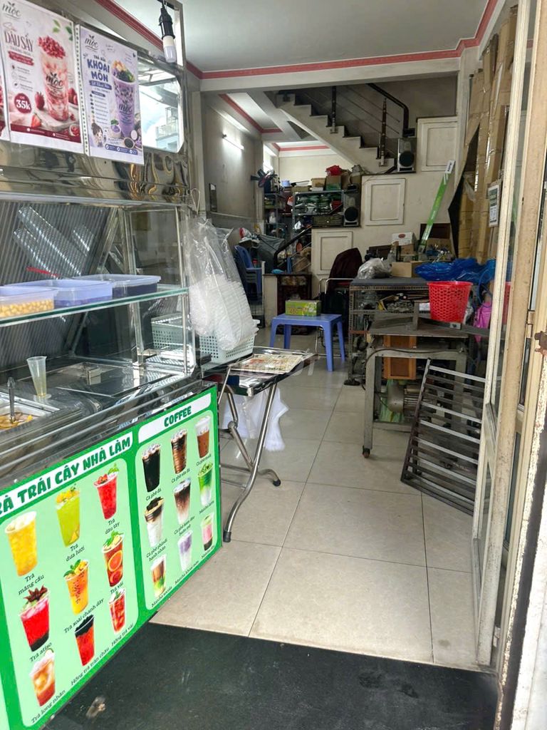 Дом, 3 этажа, фасад улицы Dương Bá Trạc, отд. Chánh Hưng