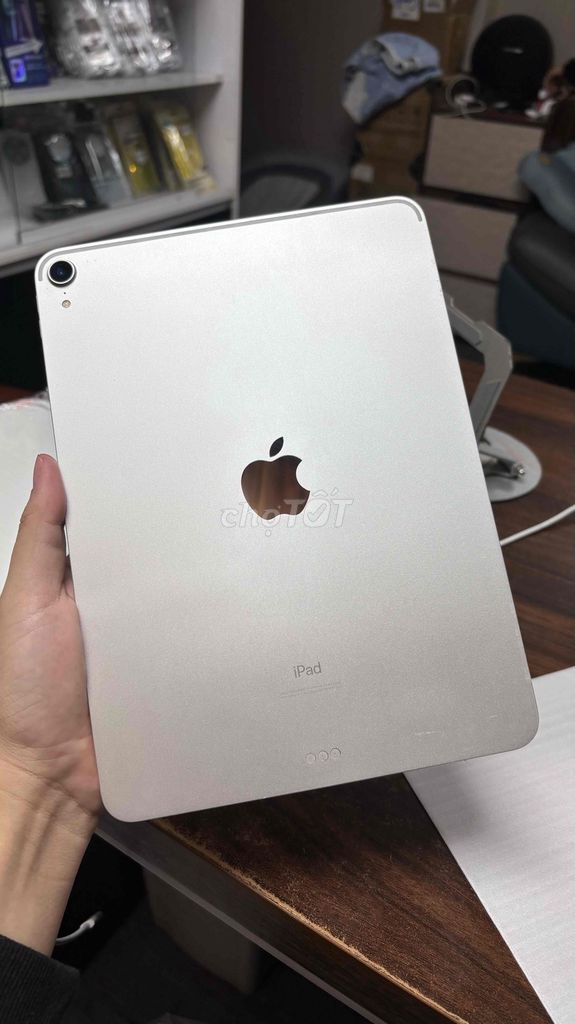 Apple iPad Pro 2018 256GB Bạc. Mua bán Máy tính bảng tại Quận Hoàng Mai Hà Nội được đăng bởi Cảnh Hà  hình 1