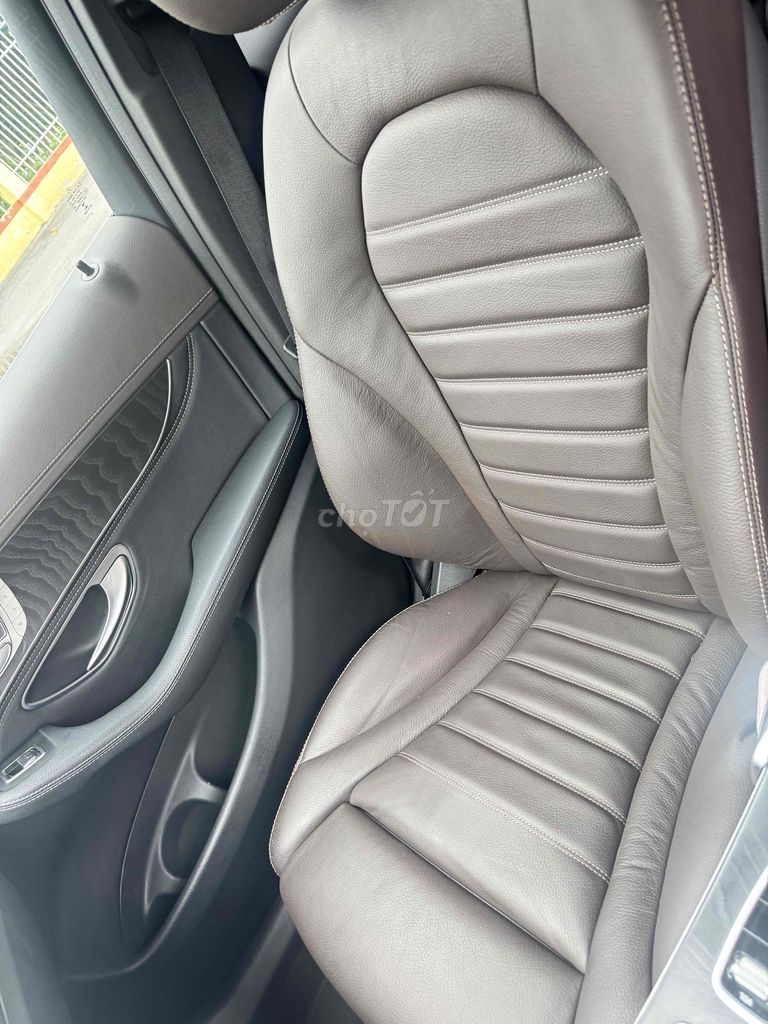 Mercedes Benz GLC300 4matic model  2017 - 62000 km. Mua bán Ô tô tại Quận 11 Tp Hồ Chí Minh được đăng bởi quan hình 20