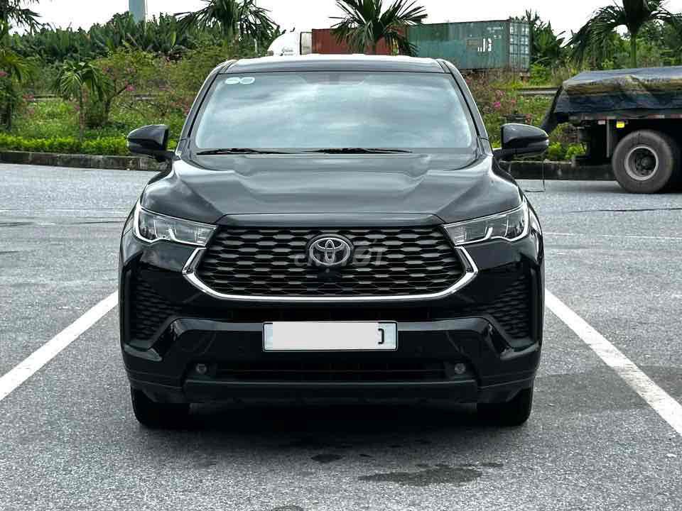 Toyota Innova Cross 2.0V CVT 2025 года выпуска