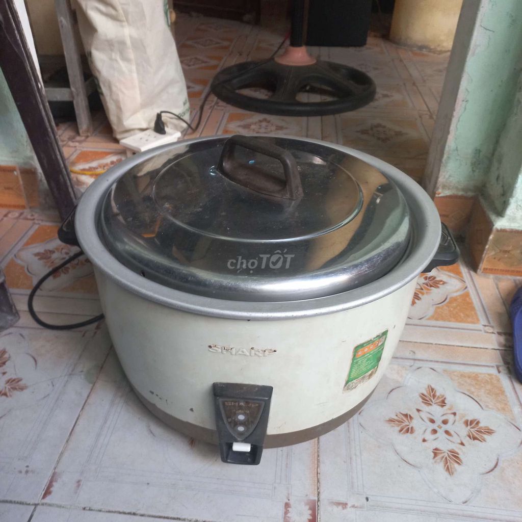 Nồi cơm điện công nghiệp Sharp Trắng Đã sử dụng. Mua bán Bếp, lò, đồ điện nhà bếp tại Quận Hải Châu Đà Nẵng được đăng bởi Xuan Huong Nguyen hình 1