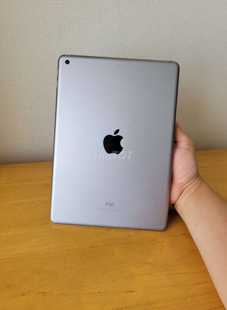 Apple iPad Gen 6 Wifi 32GB Bạc zin đẹp gl. Mua bán Máy tính bảng tại Quận Tân Phú Tp Hồ Chí Minh được đăng bởi Nguyen Tai hình 1