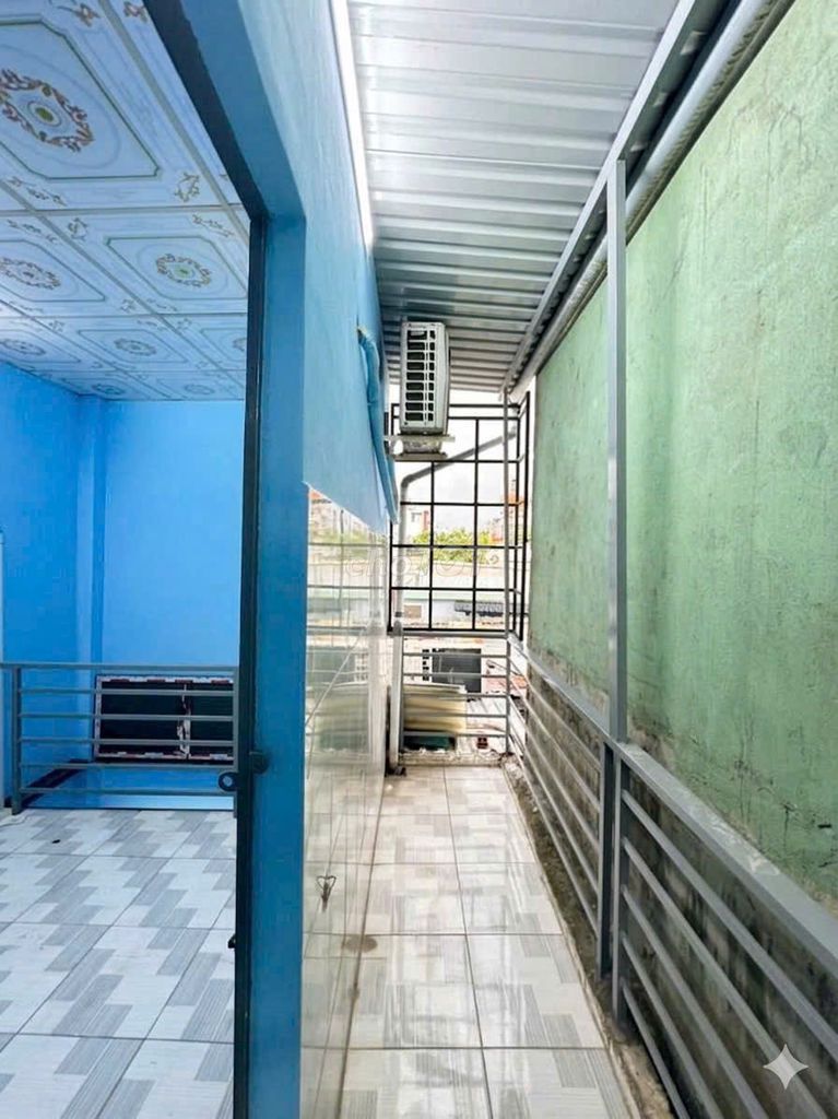 ПРОДАЕТСЯ 2-ЭТАЖНЫЙ ДОМ - ПЕРЕУЛОК 95 ЛЕ ВАН ЛУОНГ, КОРИЧНЕВАЯ ПАЛАТА, ПЛОЩАДЬ 7, ВСЕГО 800 Т.