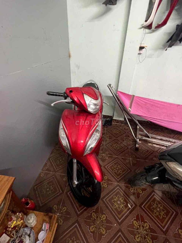 Honda Vision 2013 màu Đỏ. Mua bán Xe máy tại Thành phố Vũng Tàu Bà Rịa - Vũng Tàu được đăng bởi bán xe máy cho ngừoi khó khăn cho thiếu nửa tiền chỉ cần cccd hình 1