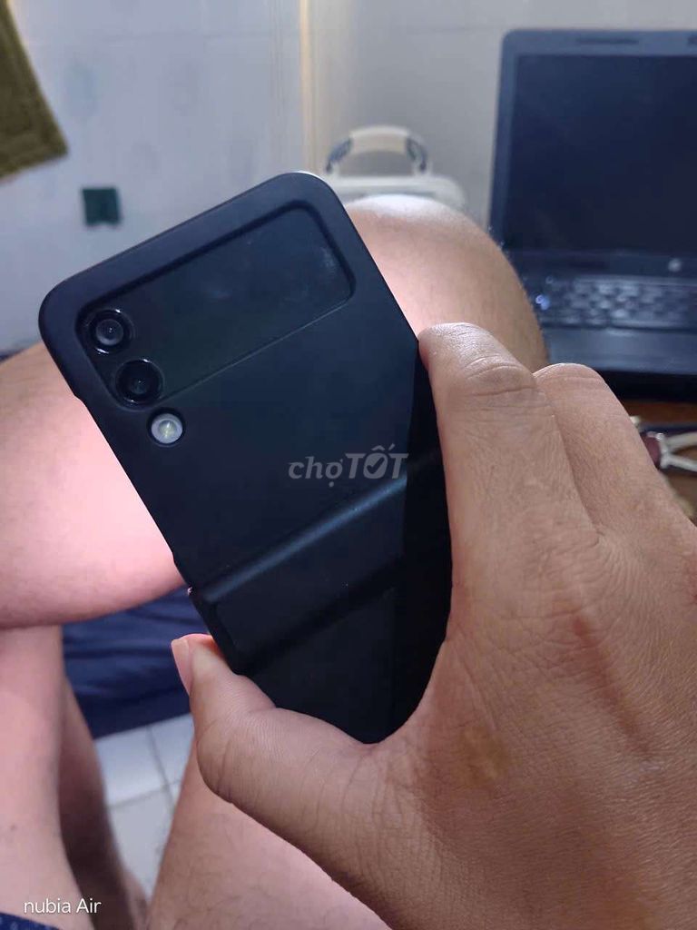 Samsung Galaxy Z Flip 3 Đen Đã sử dụng. Mua bán Điện thoại tại Thành phố Long Xuyên An Giang được đăng bởi Điện Thoại Giá Rẻ Long Xuyên hình 1