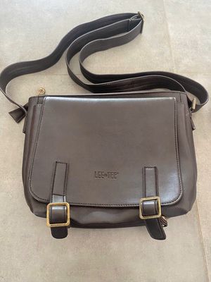 Túi xách da bò hiệu Lee&tee. Mua bán Túi xách tại Quận Liên Chiểu Đà Nẵng được đăng bởi Anh Quốc