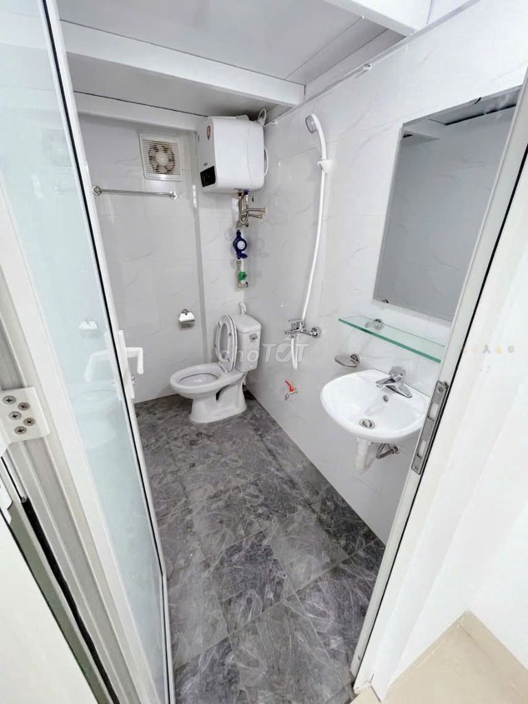 Номер в хостеле с мансардой, полностью меблированный, 250 Kim Giang Lane