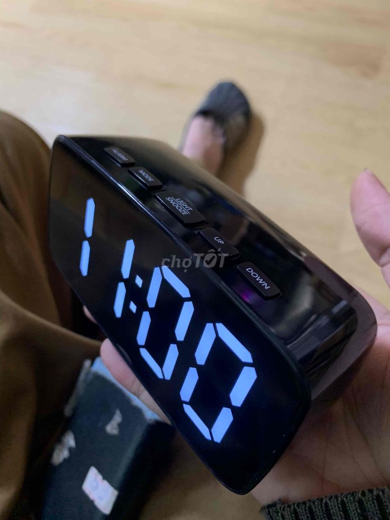 Đồng hồ để bàn LED Đen. Mua bán Nội thất, đồ gia dụng khác tại Quận Liên Chiểu Đà Nẵng được đăng bởi Shop thanh lý phụ kiện hình 1