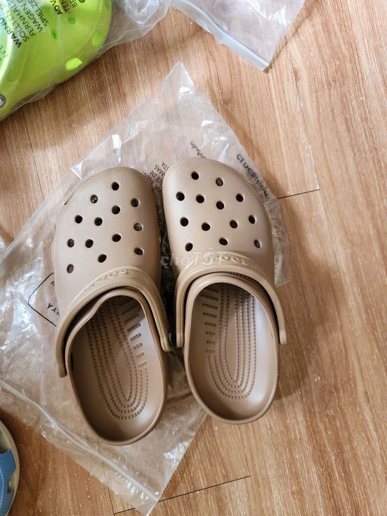Dép Crocs Classic hàng chính hãng!. Mua bán Giày dép tại Quận Cầu Giấy Hà Nội được đăng bởi Shop Bông Lúa hình 1