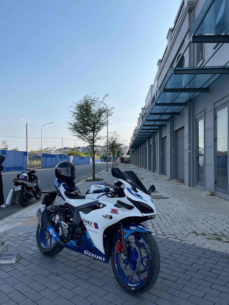 Suzuki GSX R150 Trắng Xanh. Mua bán Xe máy tại Huyện Củ Chi Tp Hồ Chí Minh được đăng bởi xu boy hình 2