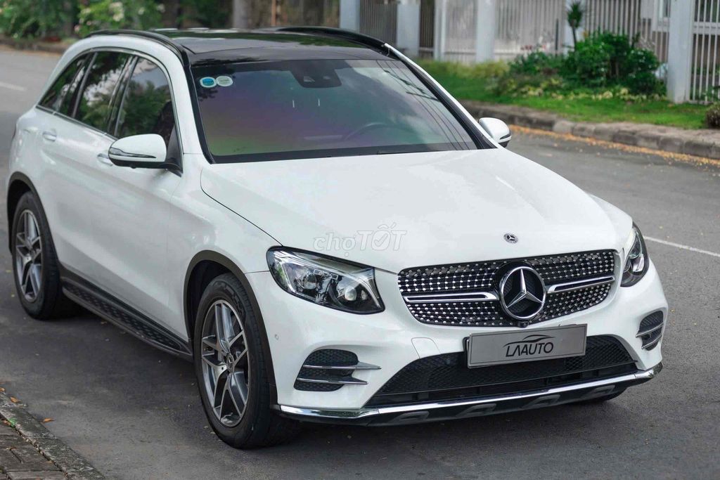 Mercedes GLC300 2018 1 chủ Trắng // Nâu. Mua bán Ô tô tại Quận 7 Tp Hồ Chí Minh được đăng bởi Nguyễn Lê Trung hình 3