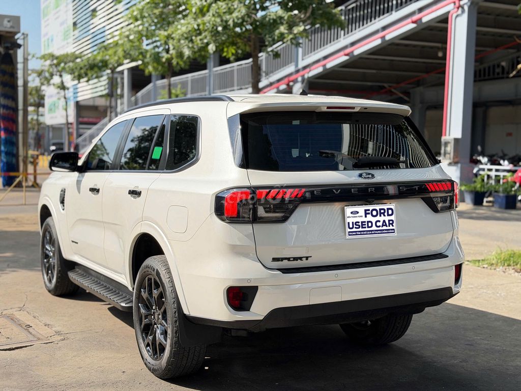 Ford Everest Sport 2024, bảo hành 2027, vay NH 75%