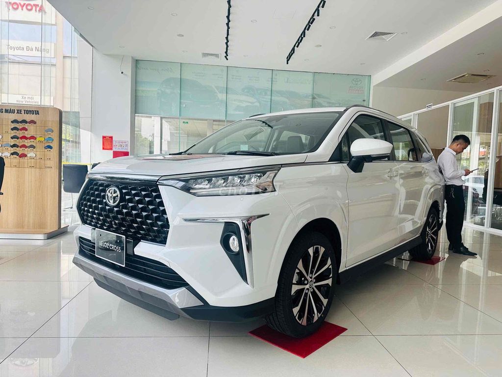Toyota Veloz Top 2026 полная черная версия