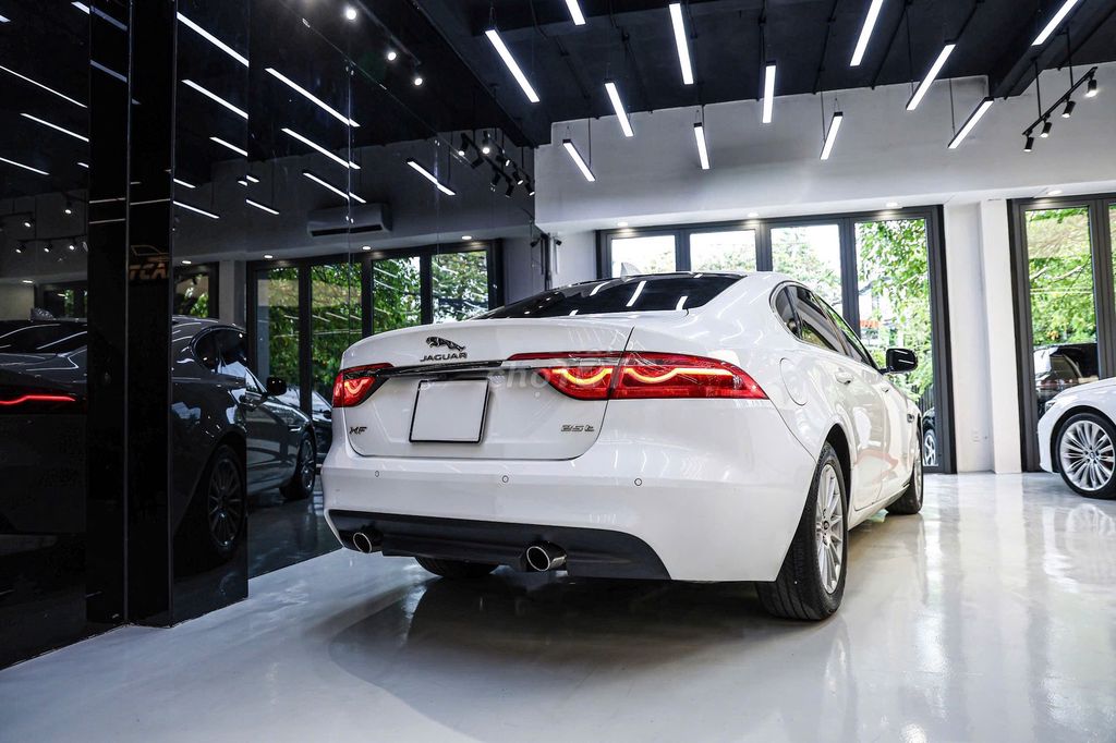 Jaguar XF Pure 2.0 AT 2017 - 1 Chủ Từ Đầu. Mua bán Ô tô tại Quận Tân Bình Tp Hồ Chí Minh được đăng bởi FatCar Auto hình 18