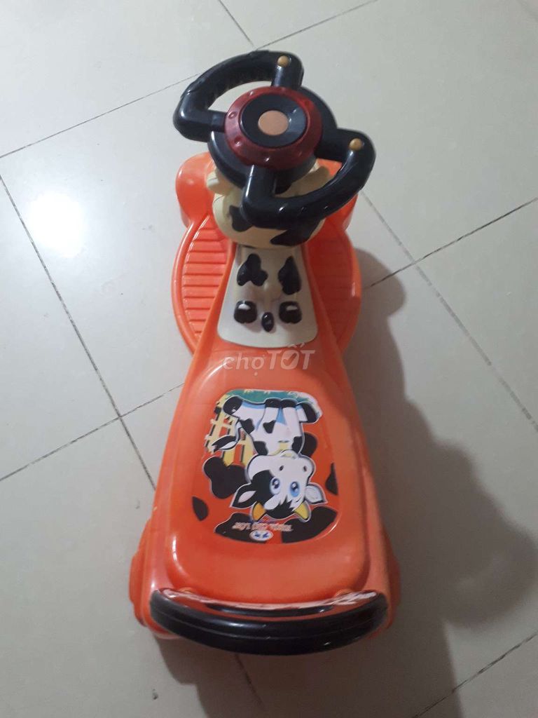 Xe lắc trẻ em màu Cam nhựa. Mua bán Mẹ và bé tại Quận 3 Tp Hồ Chí Minh được đăng bởi MI NGUYỄN  hình 1