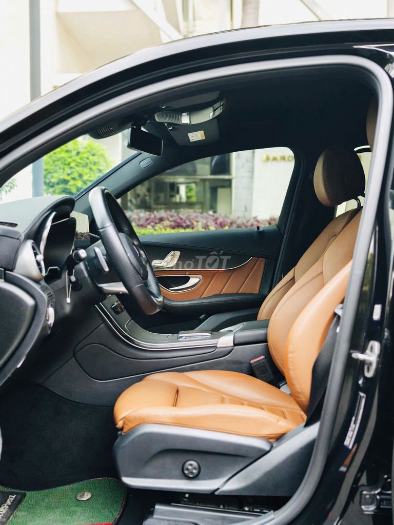 🔺MERCEDES GLC 300 COUPE MODEL 2023 NHẬP ĐEN/NÂU. Mua bán Ô tô tại Quận 7 Tp Hồ Chí Minh được đăng bởi Tung hình 9