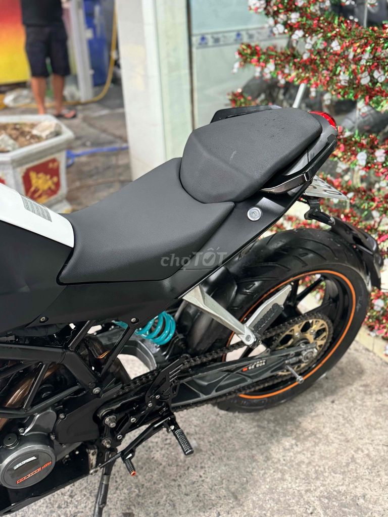 KTM Duke 200 Trắng Đen 21000 km. Mua bán Xe máy tại Quận Bình Tân Tp Hồ Chí Minh được đăng bởi Việt Motor Bình Tân hình 5