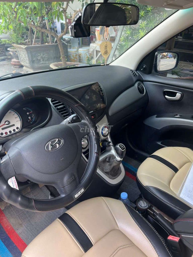 Hyundai i10 2009 серебристый