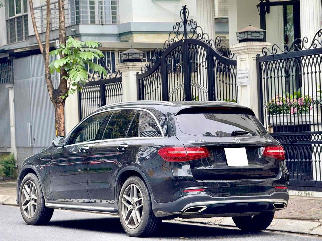 Mercedes Benz GLC300 4Matic sx 2018 đen/kem