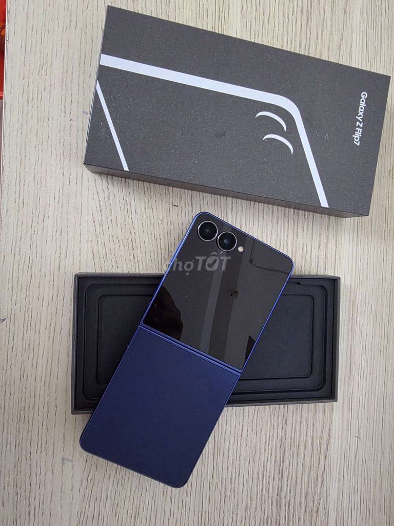 Samsung Z Flip 7 256GB Xanh navy Chính Hãng. Mua bán Điện thoại tại Quận Cầu Giấy Hà Nội được đăng bởi Nguyễn Quyền hình 1