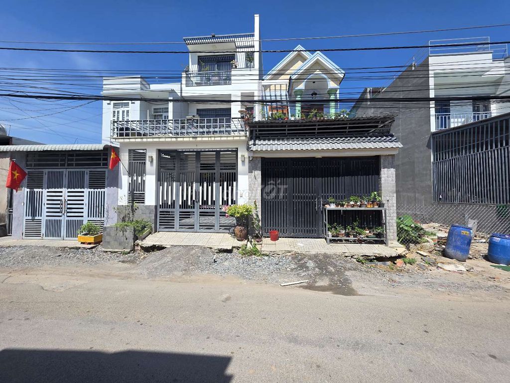 Nhà phố 130m KDC gần bờ hồ Biconsi, phường Tân Bình,TP Dĩ An