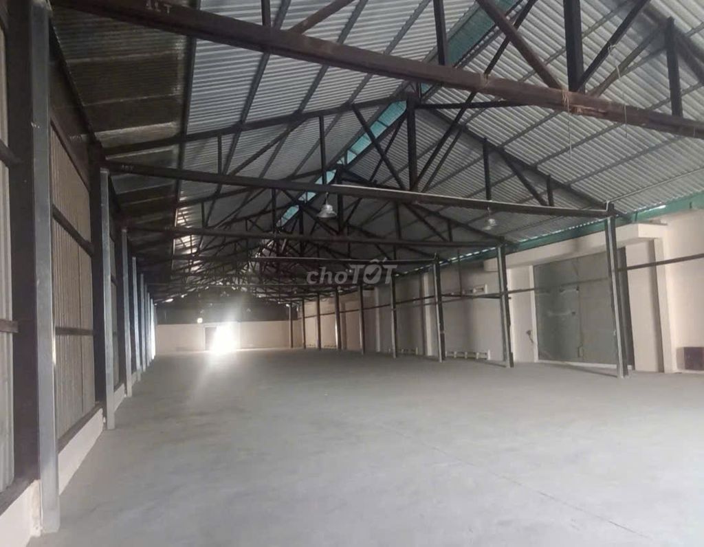 Thuê kho bãi Nhà Bè, DT 1000m2 có tường xây kiên cố đẹp - chuẩn