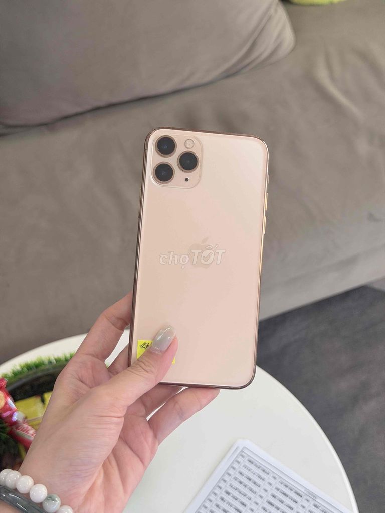 Apple Iphone 11 Pro Gold 256GB Quốc tế Like new 99. Mua bán Điện thoại tại Quận 8 Tp Hồ Chí Minh được đăng bởi CA REM BÁN TÁO hình 1