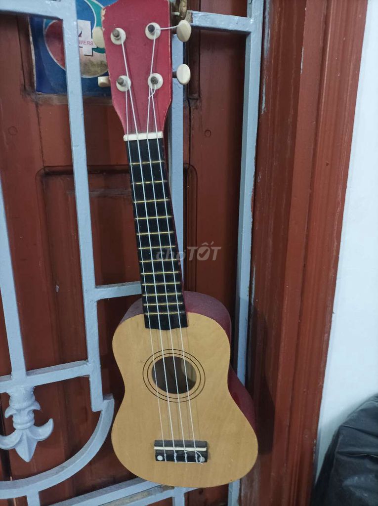 Đàn guitar MINI rất XINH ĐẸP. Mua bán Nhạc cụ tại Quận Hoàng Mai Hà Nội được đăng bởi Mr Bach hình 1