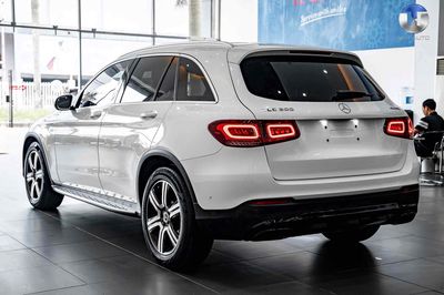 GLC200 4MATIC Model 2021 màu trắng cực đẹp