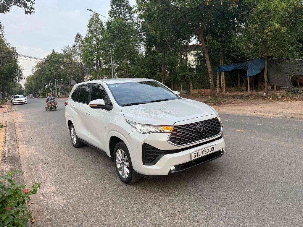 Toyota Innova Cross 2024 2.0V Trắng. Mua bán Ô tô tại Quận 12 Tp Hồ Chí Minh được đăng bởi Văn Bình hình 1